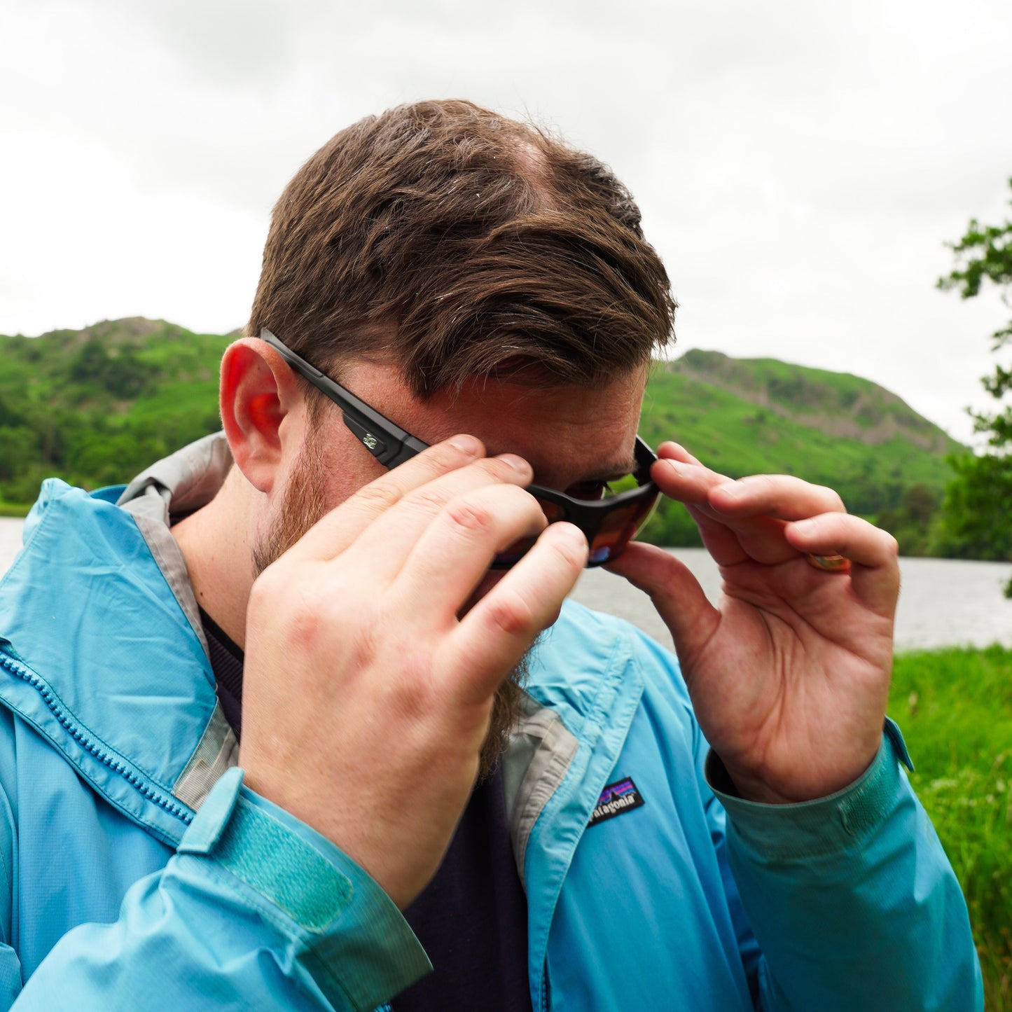 SB Polarised Floating Sunglasses 3.0 tom taking them off